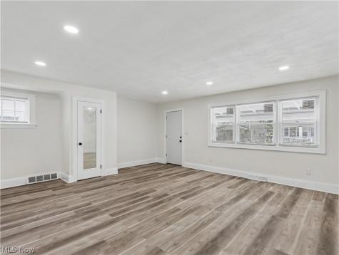 12407 Farringdon Avenue Cleveland OH 44105
