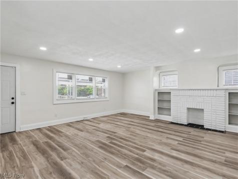 12407 Farringdon Avenue Cleveland OH 44105