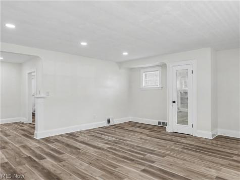 12407 Farringdon Avenue Cleveland OH 44105