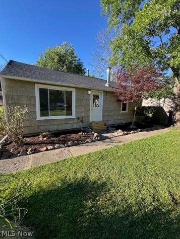 12484 Jackson Drive Burton OH 44021