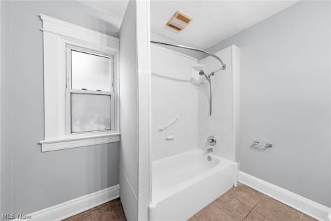 1584 E 94th Street Cleveland OH 44106