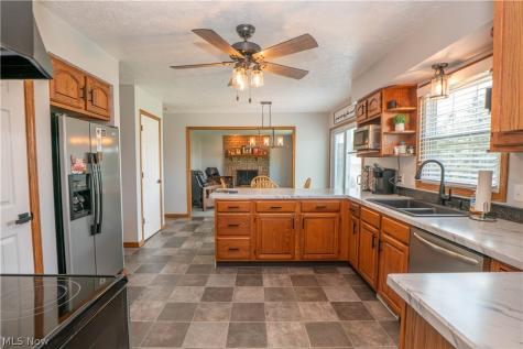 1631 Horizon Drive Louisville OH 44641