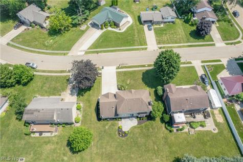 1631 Horizon Drive Louisville OH 44641
