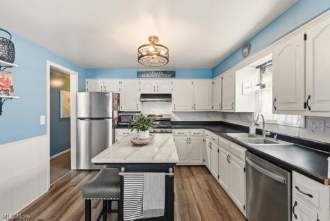 2190 Waterbury Drive Uniontown OH 44685