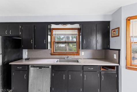 6305 Kenneth Avenue Parma OH 44129