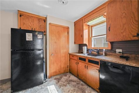 9216 Behrwald Avenue Brooklyn OH 44144
