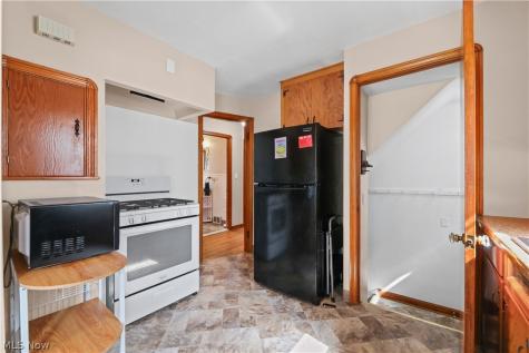 9216 Behrwald Avenue Brooklyn OH 44144