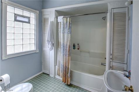 25 Forbes Road Bedford OH 44146