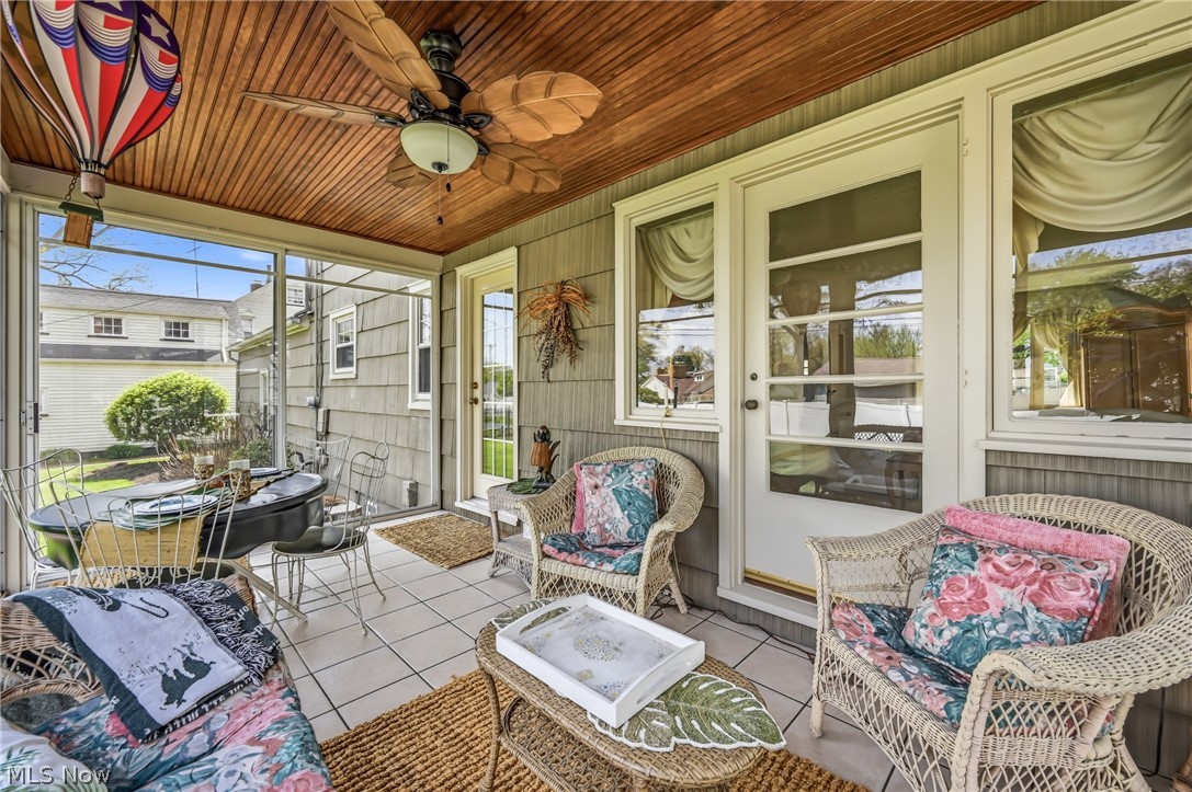 546 Perkinswood Boulevard NE Warren OH 44483
