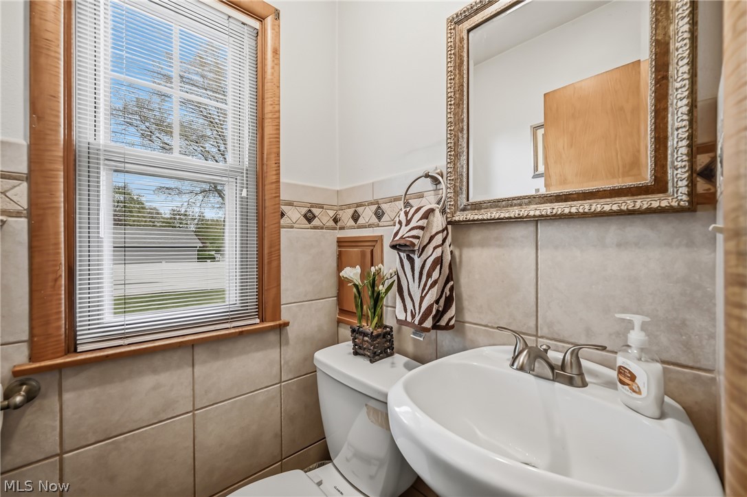 546 Perkinswood Boulevard NE Warren OH 44483