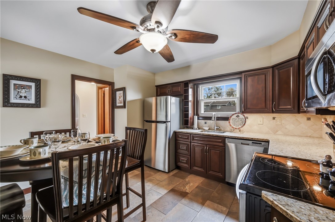 546 Perkinswood Boulevard NE Warren OH 44483