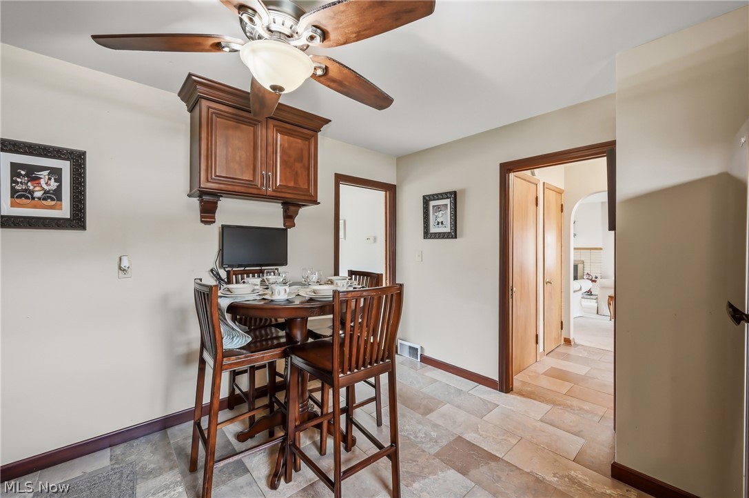 546 Perkinswood Boulevard NE Warren OH 44483