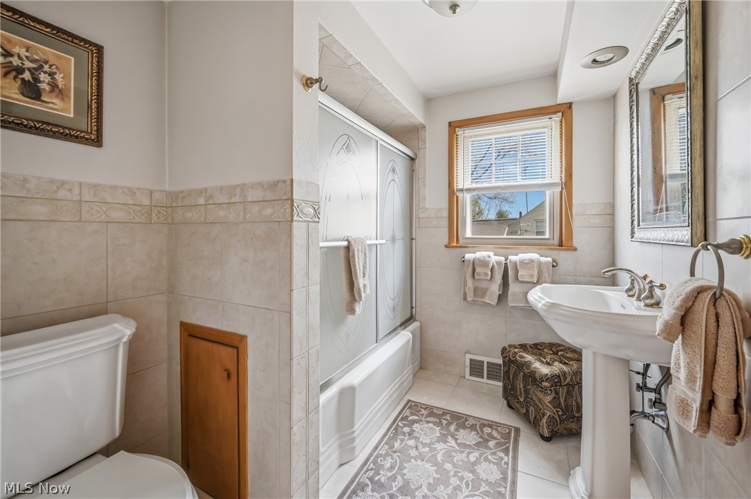 546 Perkinswood Boulevard NE Warren OH 44483