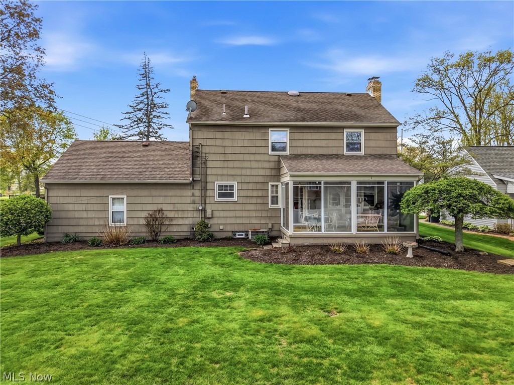 546 Perkinswood Boulevard NE Warren OH 44483