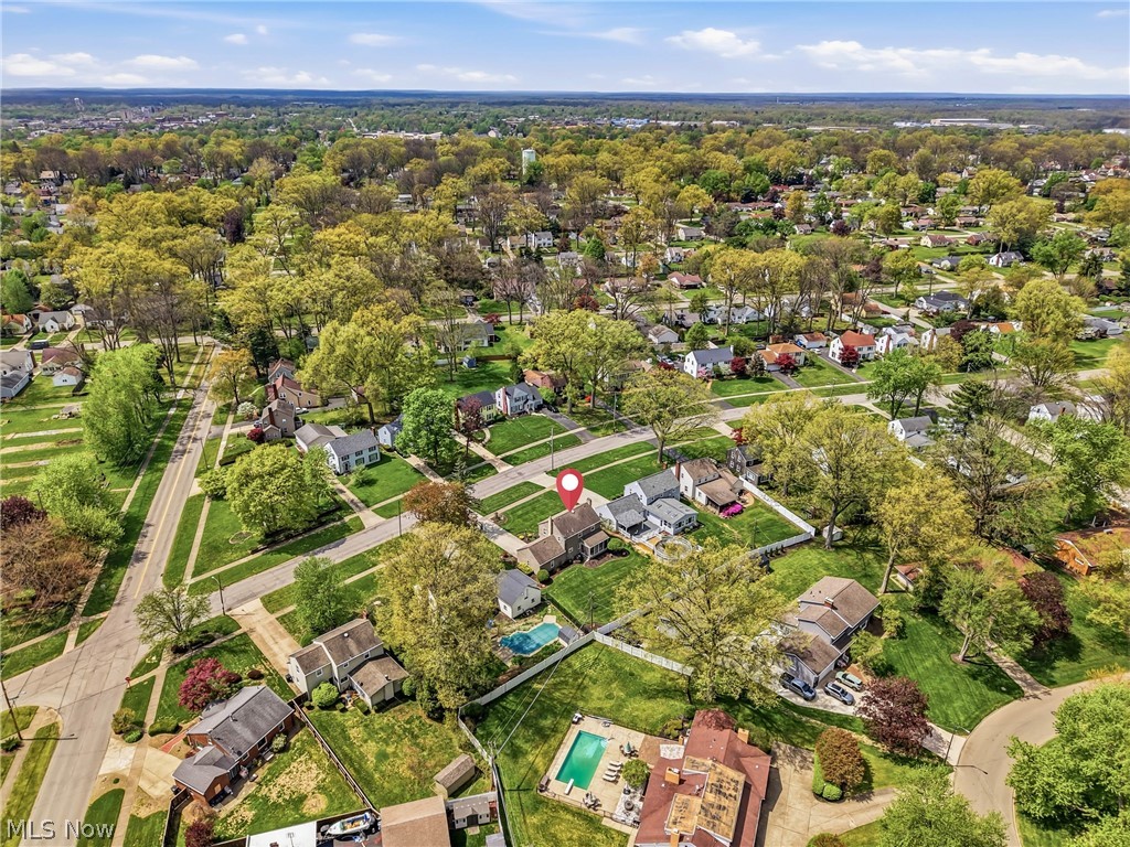 546 Perkinswood Boulevard NE Warren OH 44483
