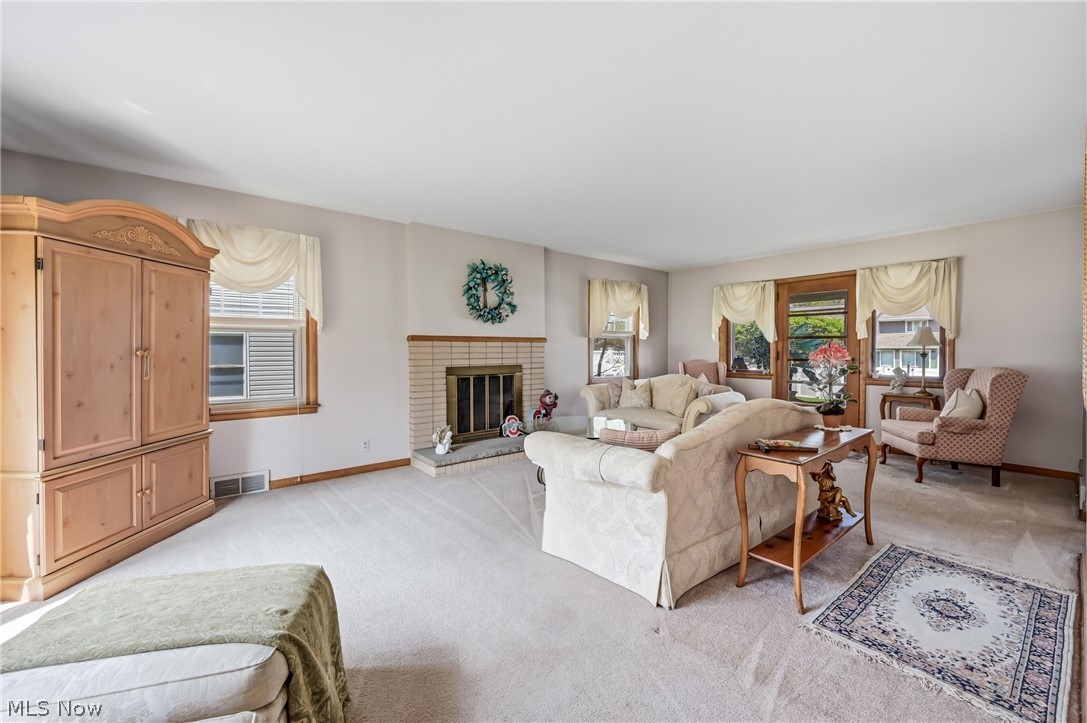 546 Perkinswood Boulevard NE Warren OH 44483
