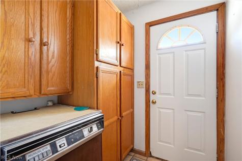 91 Mcnaughton Street Akron OH 44305