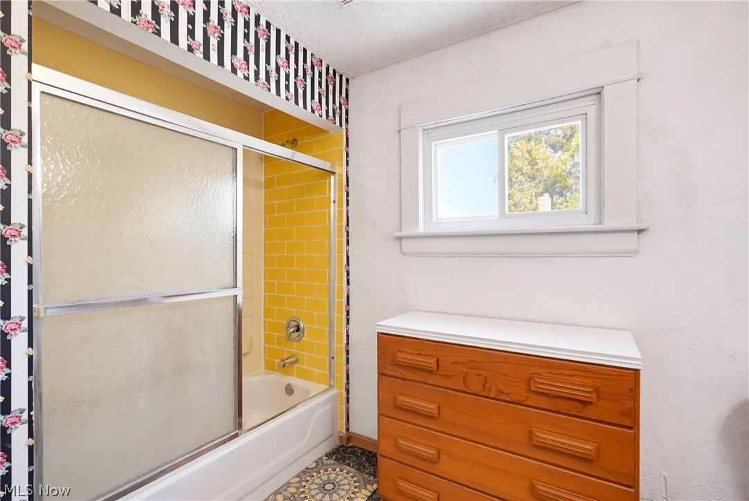 91 Mcnaughton Street Akron OH 44305
