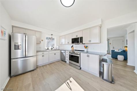23904 Lake Road Bay Village OH 44140