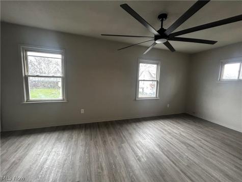 12609 Dove Avenue Cleveland OH 44105