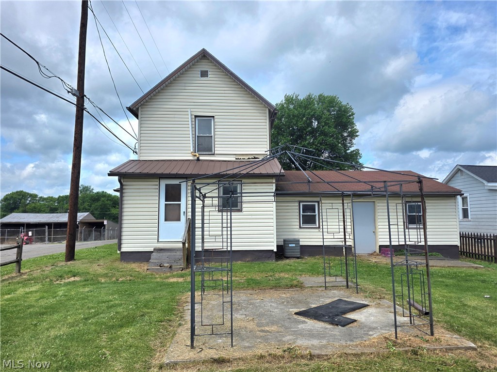 2380 S Lawn Avenue Coshocton OH 43812