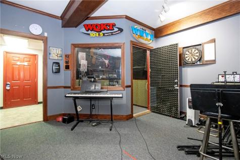 1043 N Honeytown Road Wooster OH 44691