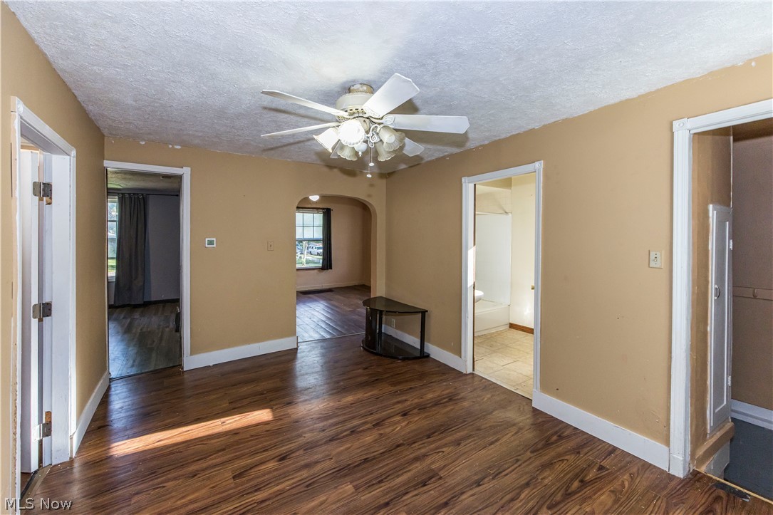 143 E Central Avenue Ravenna OH 44266