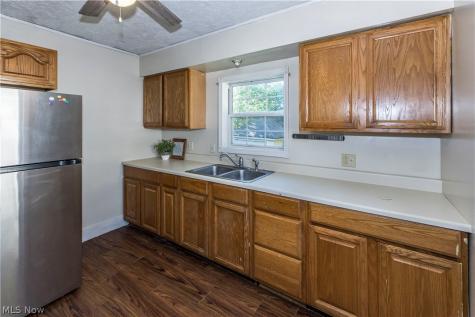 143 E Central Avenue Ravenna OH 44266