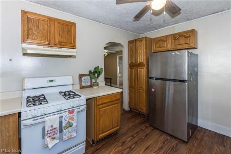143 E Central Avenue Ravenna OH 44266