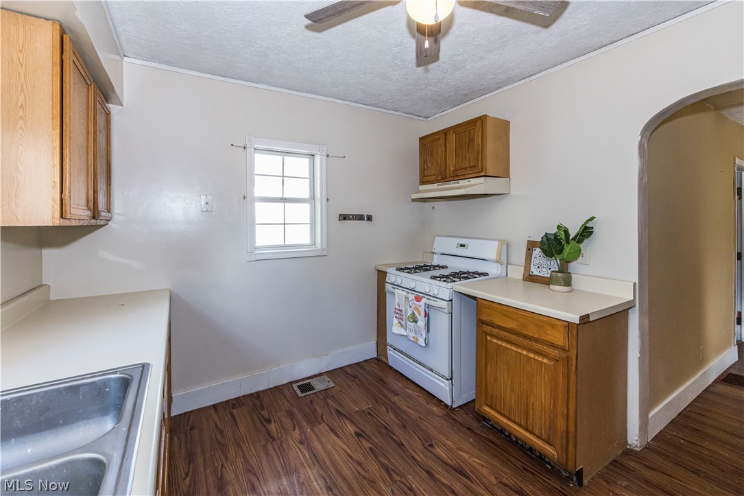 143 E Central Avenue Ravenna OH 44266
