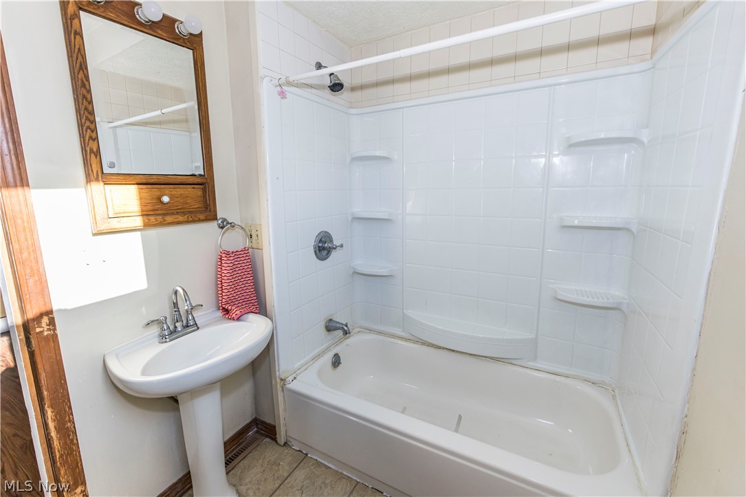 143 E Central Avenue Ravenna OH 44266
