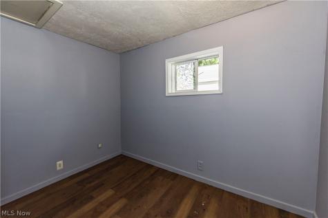 143 E Central Avenue Ravenna OH 44266