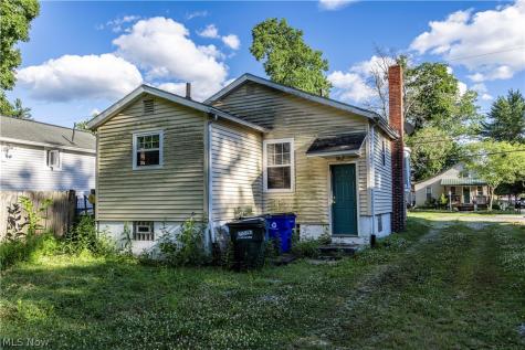143 E Central Avenue Ravenna OH 44266