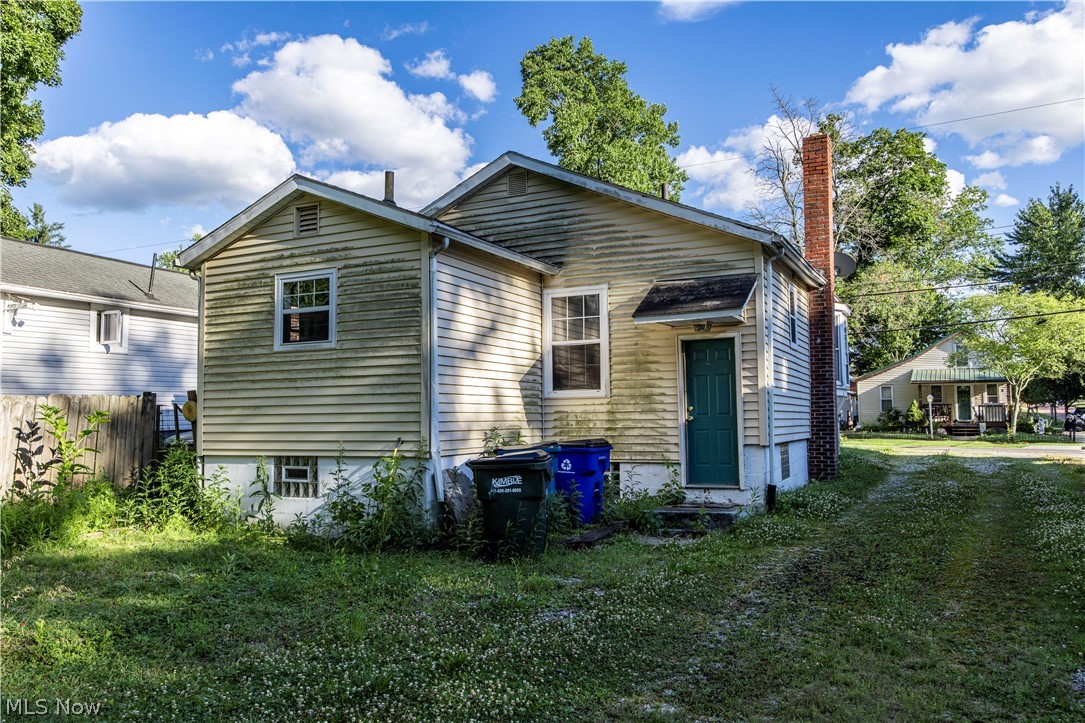 143 E Central Avenue Ravenna OH 44266