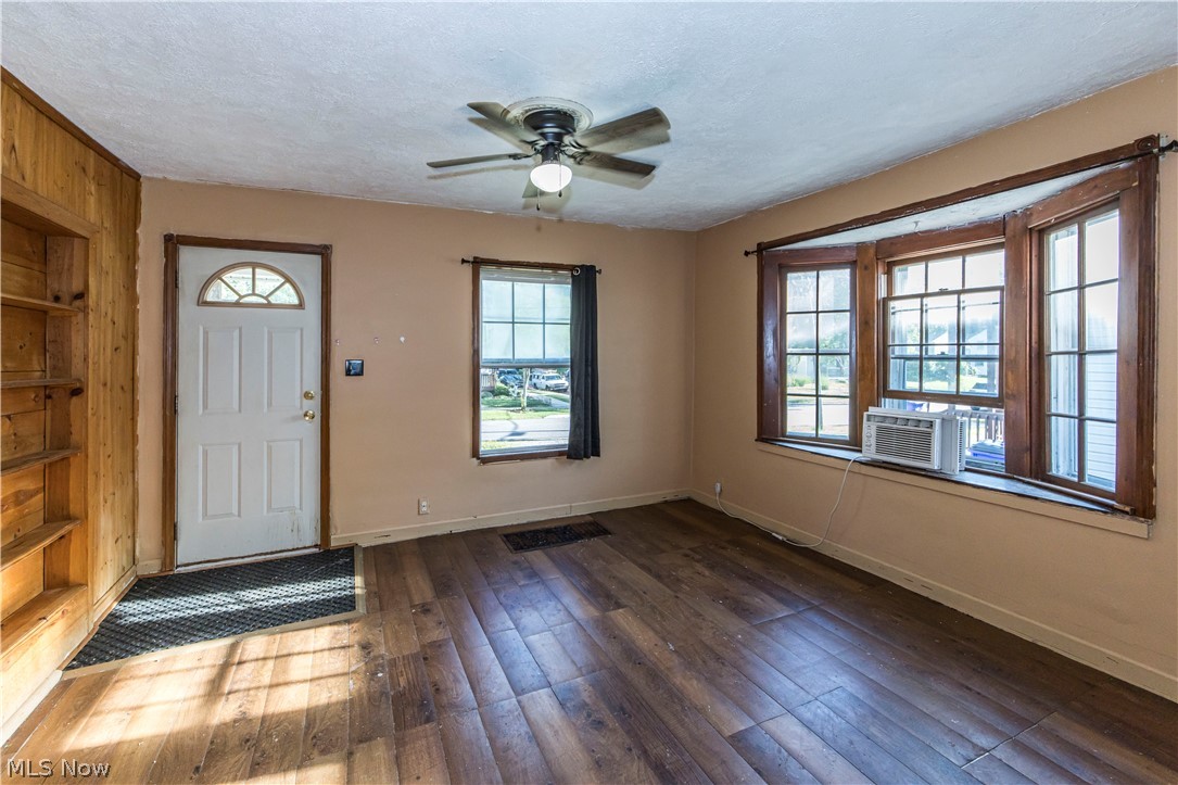 143 E Central Avenue Ravenna OH 44266