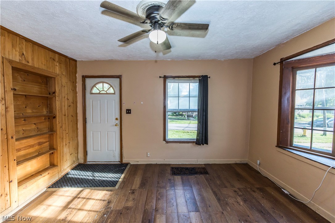 143 E Central Avenue Ravenna OH 44266