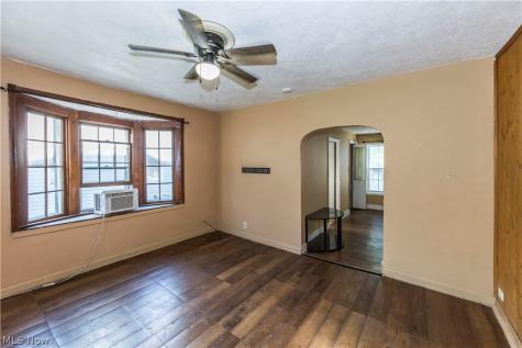 143 E Central Avenue Ravenna OH 44266