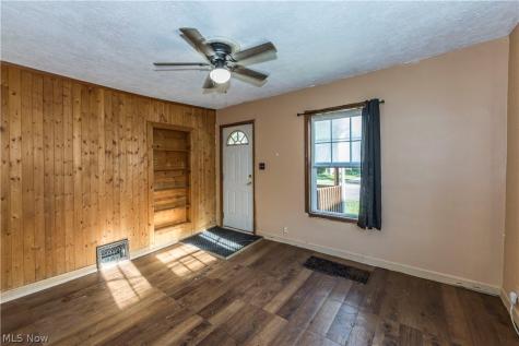 143 E Central Avenue Ravenna OH 44266