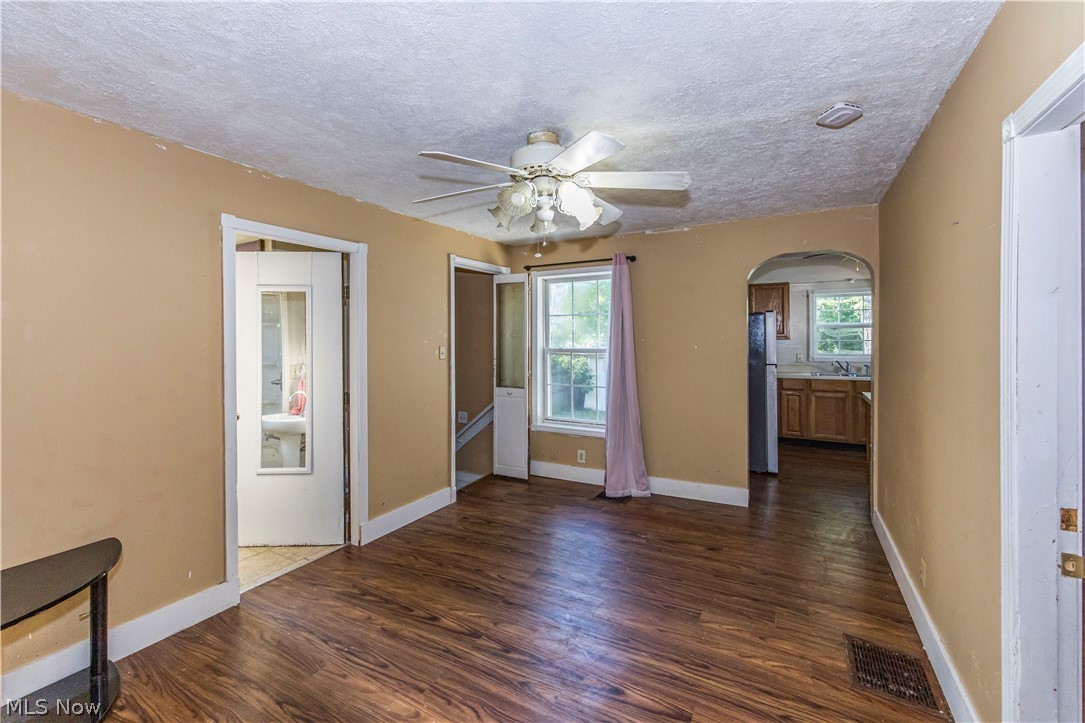 143 E Central Avenue Ravenna OH 44266