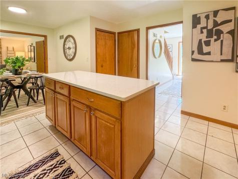 2057 Burning Tree Lane Youngstown OH 44505