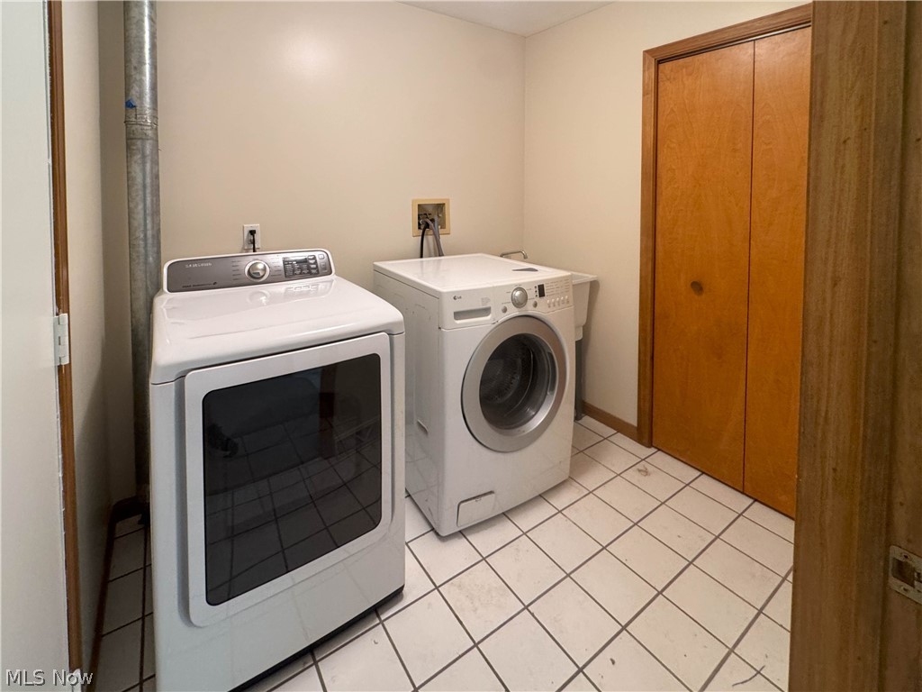 2057 Burning Tree Lane Youngstown OH 44505