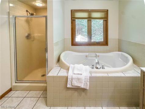 2057 Burning Tree Lane Youngstown OH 44505