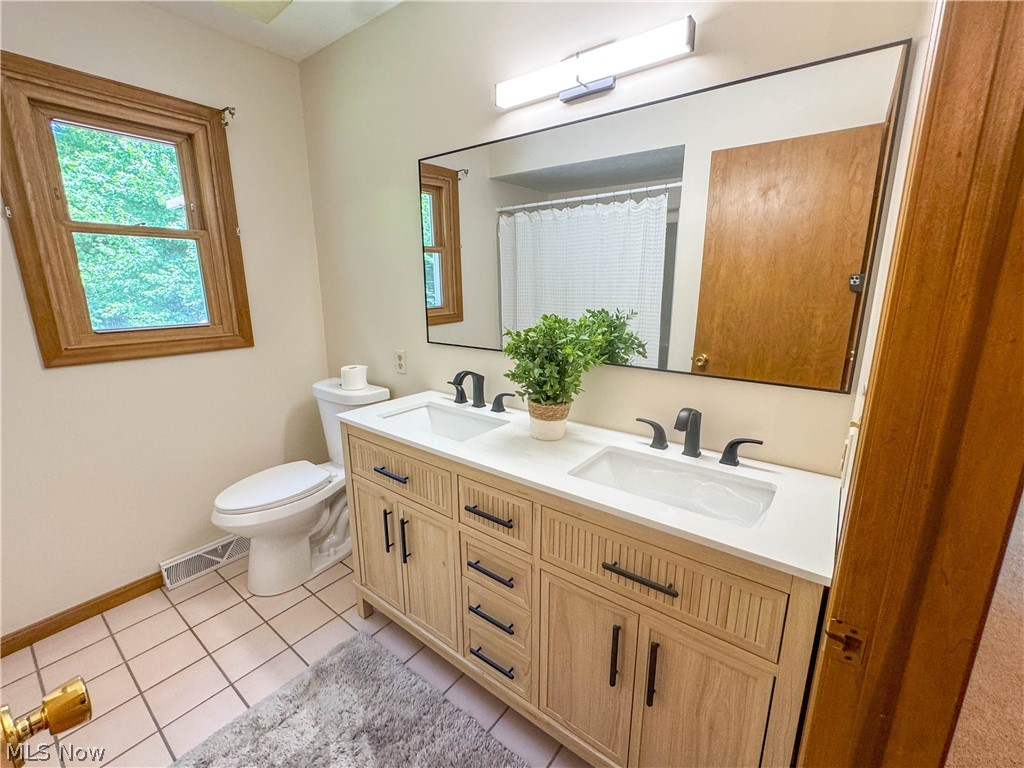 2057 Burning Tree Lane Youngstown OH 44505