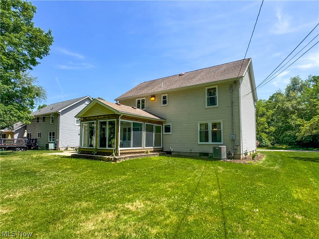 2057 Burning Tree Lane Youngstown OH 44505
