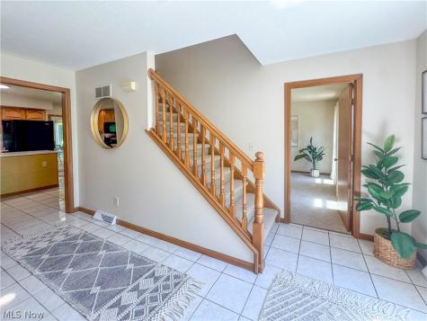 2057 Burning Tree Lane Youngstown OH 44505