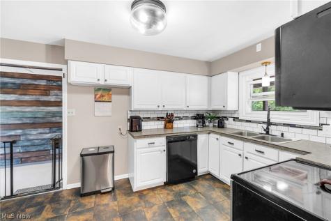 1159 E Robinson Avenue Barberton OH 44203