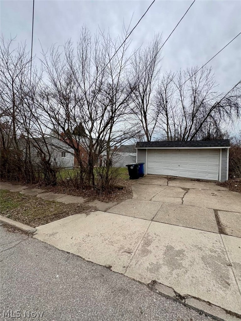 4609 Lee Road Cleveland OH 44128