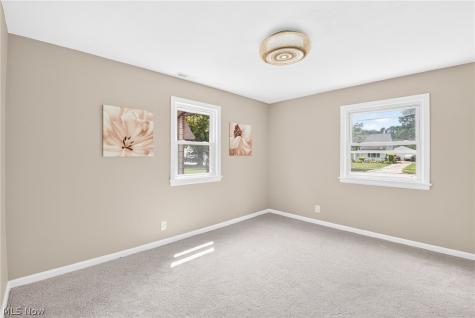 6907 Greenleaf Avenue Cleveland OH 44130