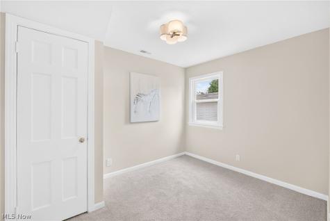 6907 Greenleaf Avenue Cleveland OH 44130