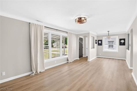 6907 Greenleaf Avenue Cleveland OH 44130